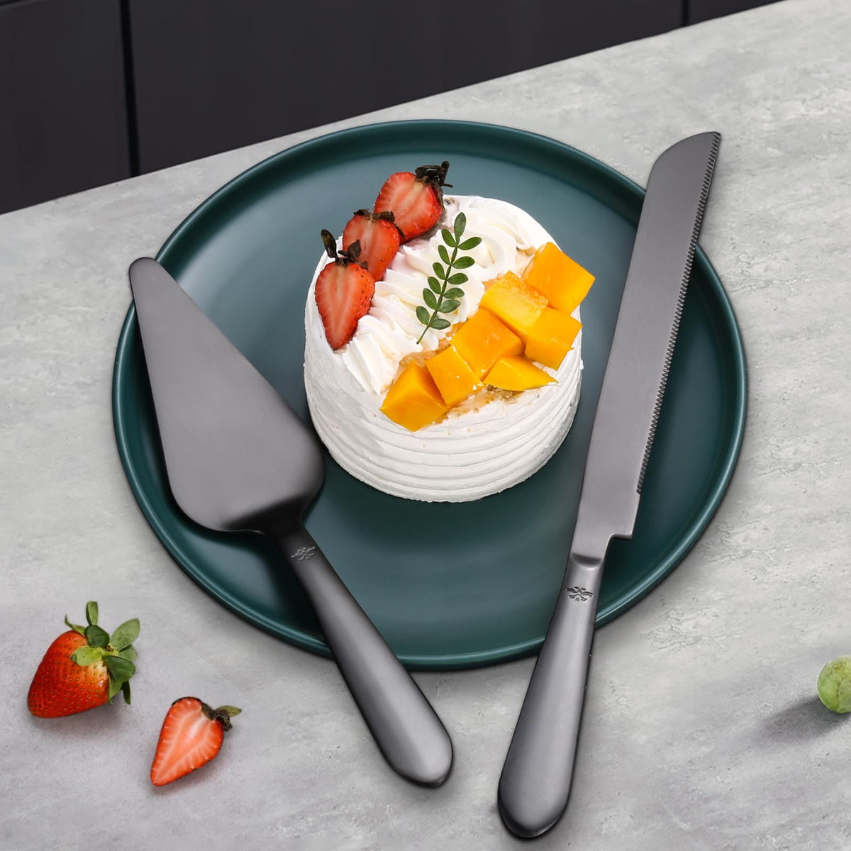 Eisinly wedding cake server delivers clean, even servings for celebrations.