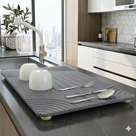 Elarions non-slip grooved design keeps plates secure on the counter