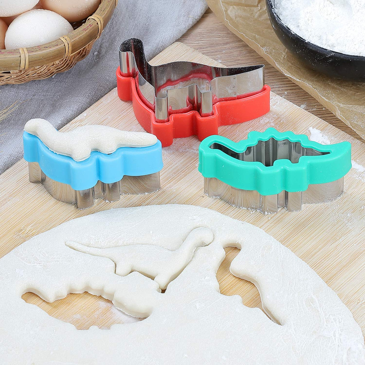 Elfkitwang Dicavelosaurus small cutter for creative fruit cuts.