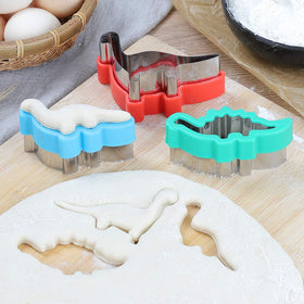 Elfkitwang Dicavelosaurus small cutter for creative fruit cuts.