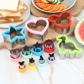 Elfkitwang love sandwich cutter forms heart-shaped sandwiches