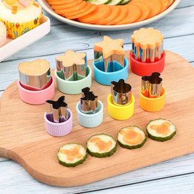 Elfkitwang pentacle sandwich cutter makes star-shaped sandwiches