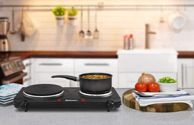 Elite Gourmet EDB-302BF six-point-five inch and six inch plates showcase versatile heat zones.
