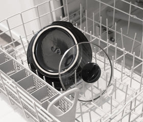 Elite Gourmet MST-350B cool-touch handles for safe transport from kitchen to table