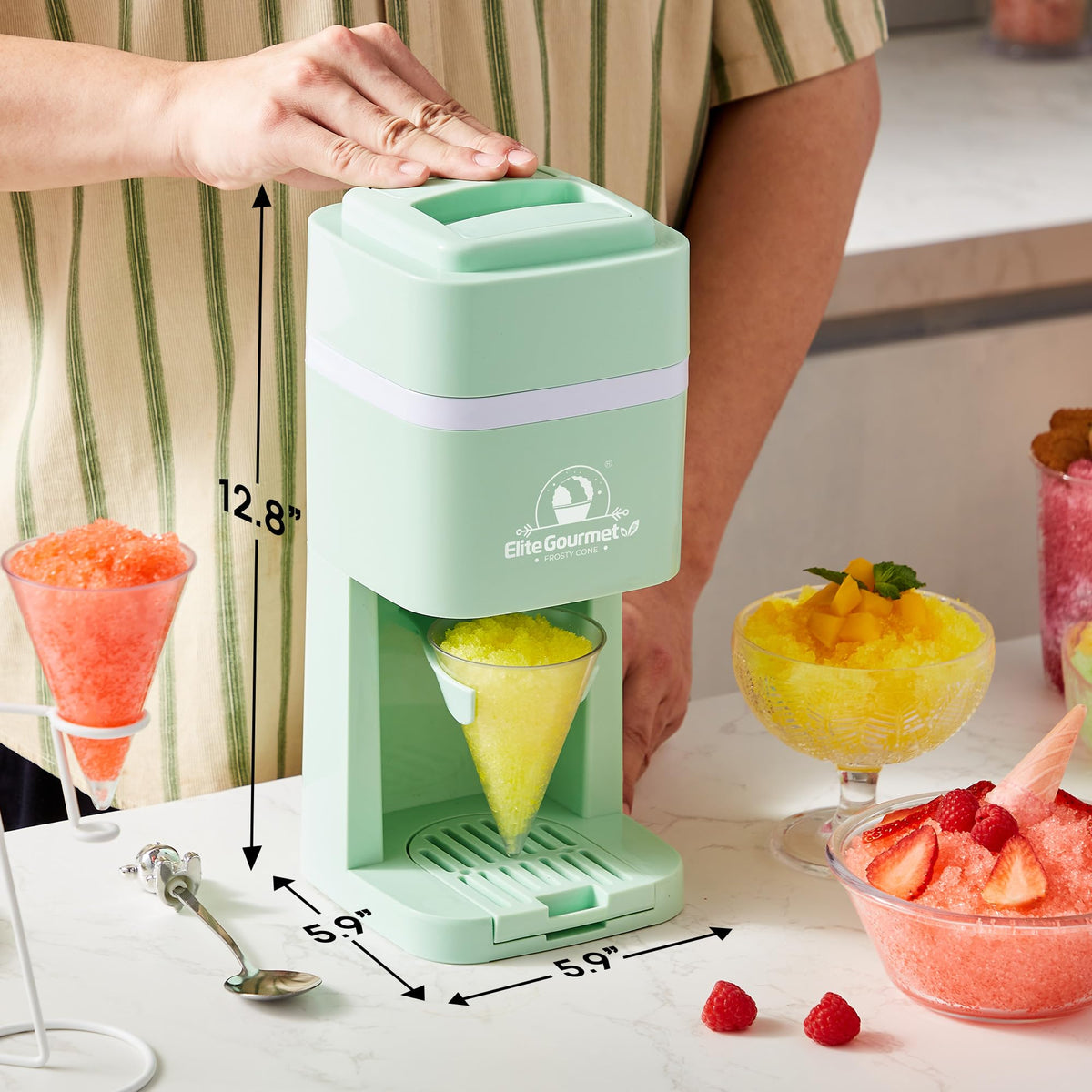 Elite Gourmet stainless steel blade delivers durable shaving for fluffy snow cones.