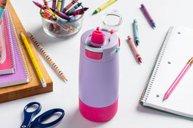Ello Colby lid with hidden straw provides easy one-handed access and spill prevention.