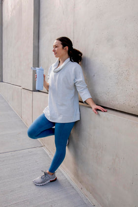 Ello Cooper bottle with carry handle for portable travel