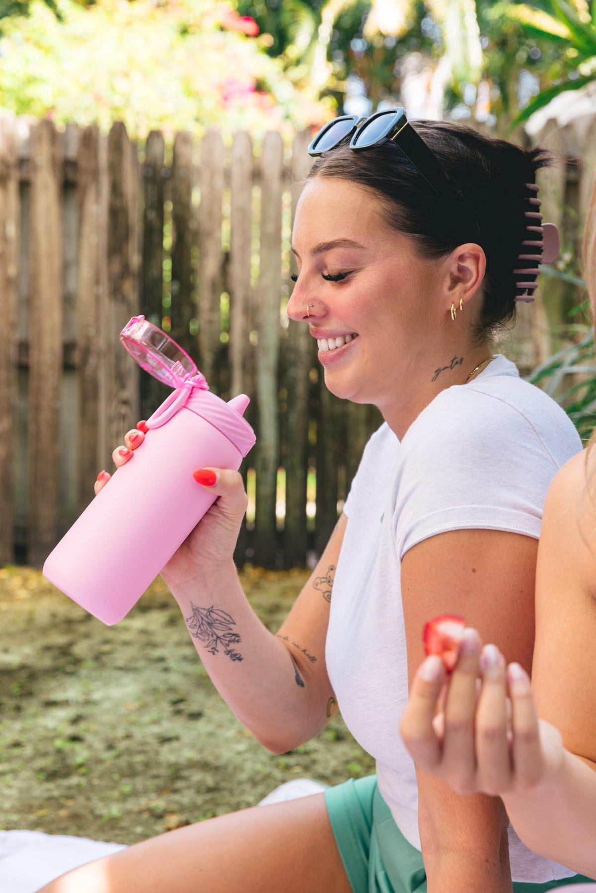 Ello Cooper leak-proof locking lid keeps spills out of bags