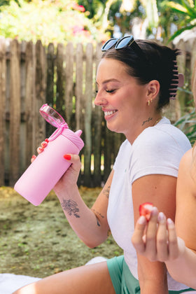 Ello Cooper leak-proof locking lid keeps spills out of bags