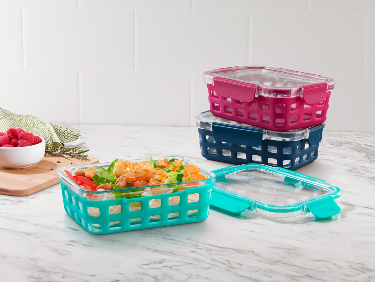 Ello Duraglass glass is microwave-safe without the lid for quick reheats.