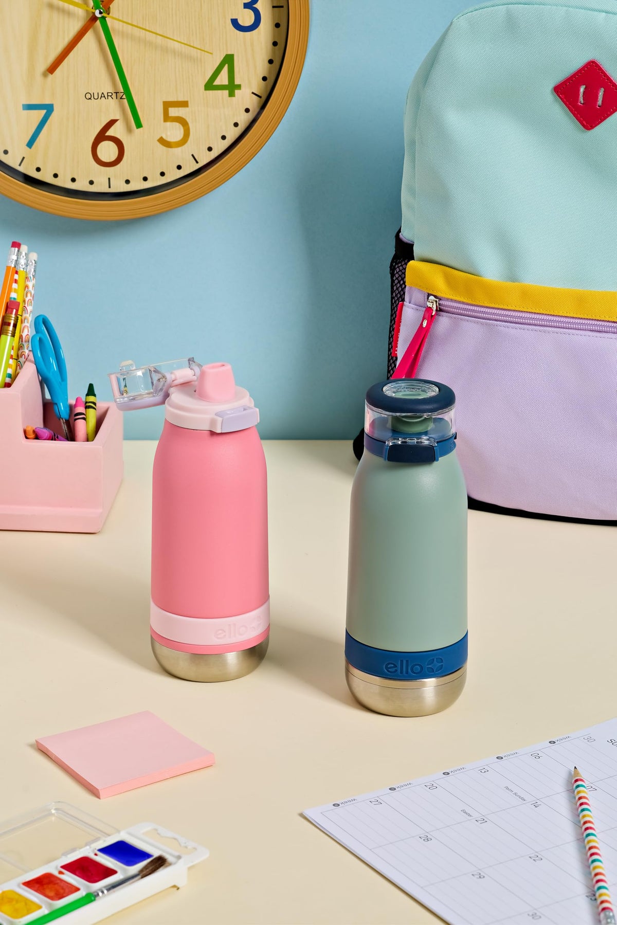 Ello Emma leak-proof locking lid prevents spills during backpack transport.