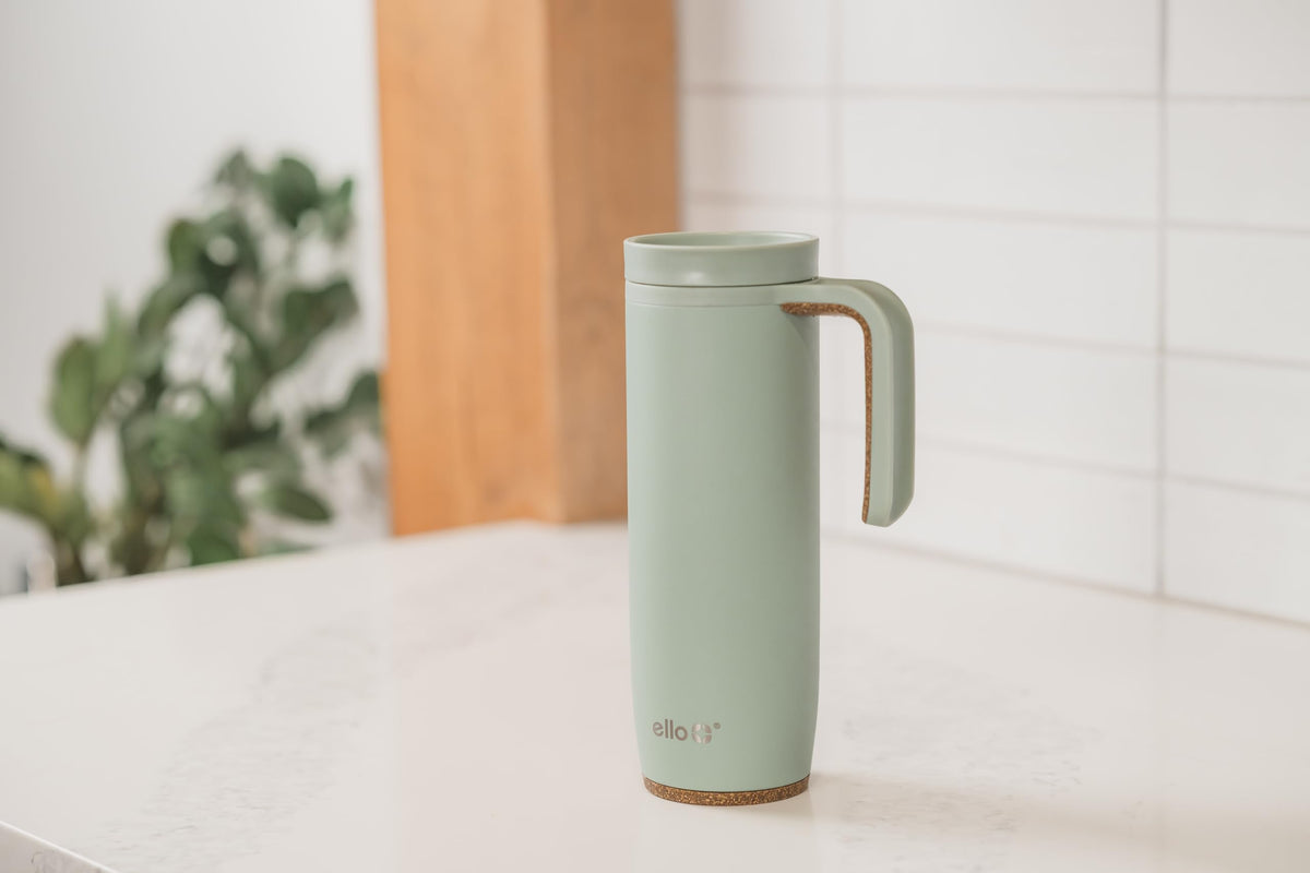Ello Magnet leak-proof slider lid ensures no spills during travel.