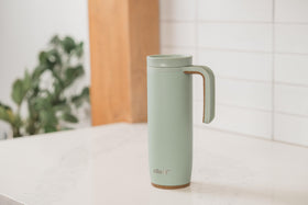 Ello Magnet leak-proof slider lid ensures no spills during travel.