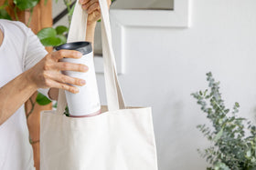 Ello Miri mug with dishwasher-safe lid and BPA-free parts for easy cleaning.