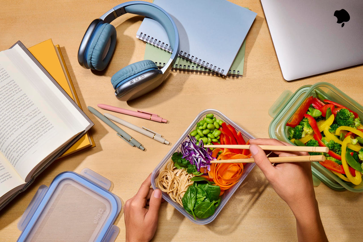Ello Snap and Nest lid with leak-proof seal keeps foods secure during travel.