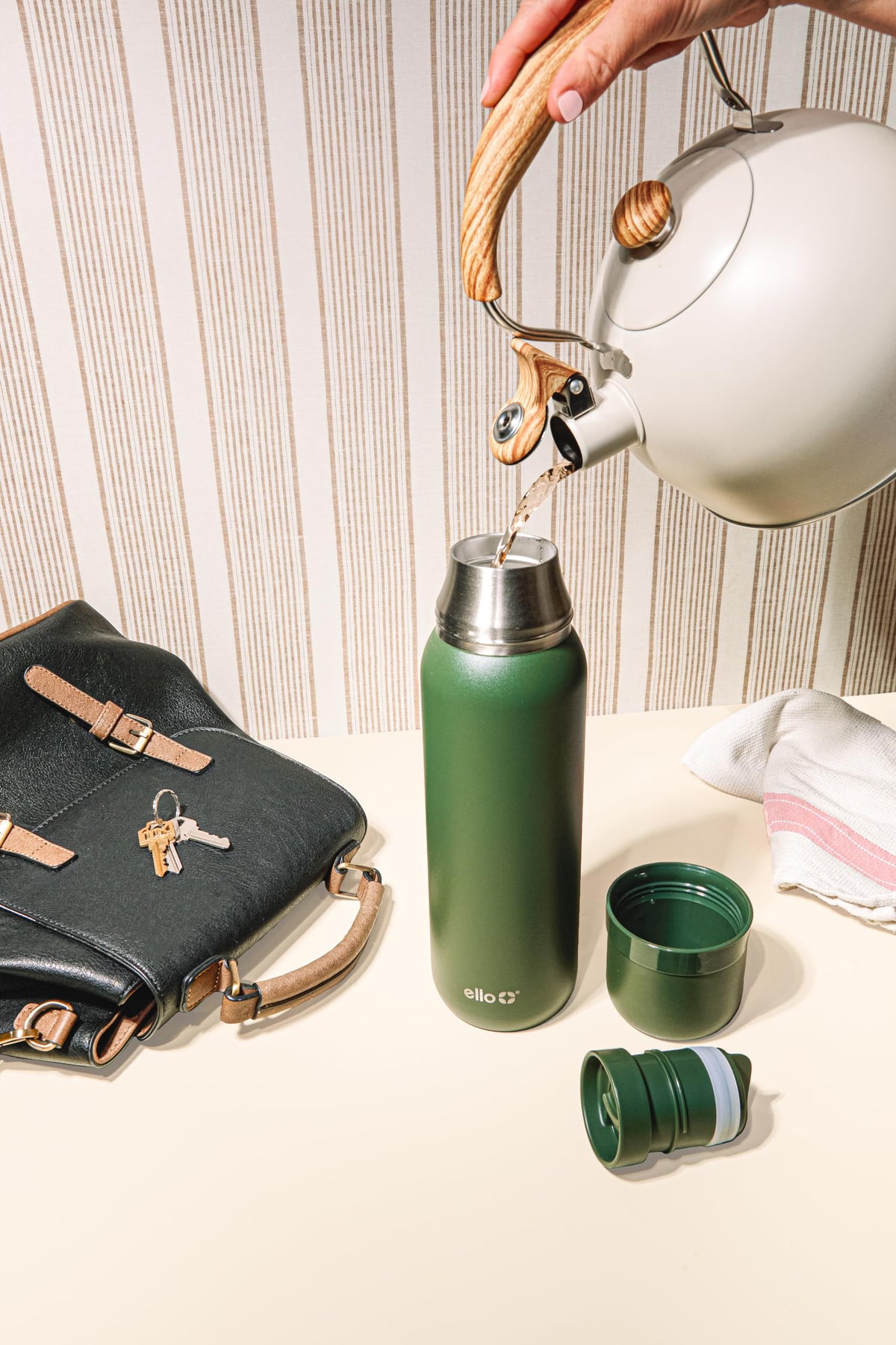 Ello Therma leak-proof slider lid prevents spills during travel.