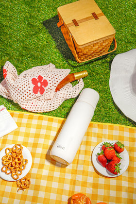 Ello Therma leak-proof lid close-up, secure transport during road trips.