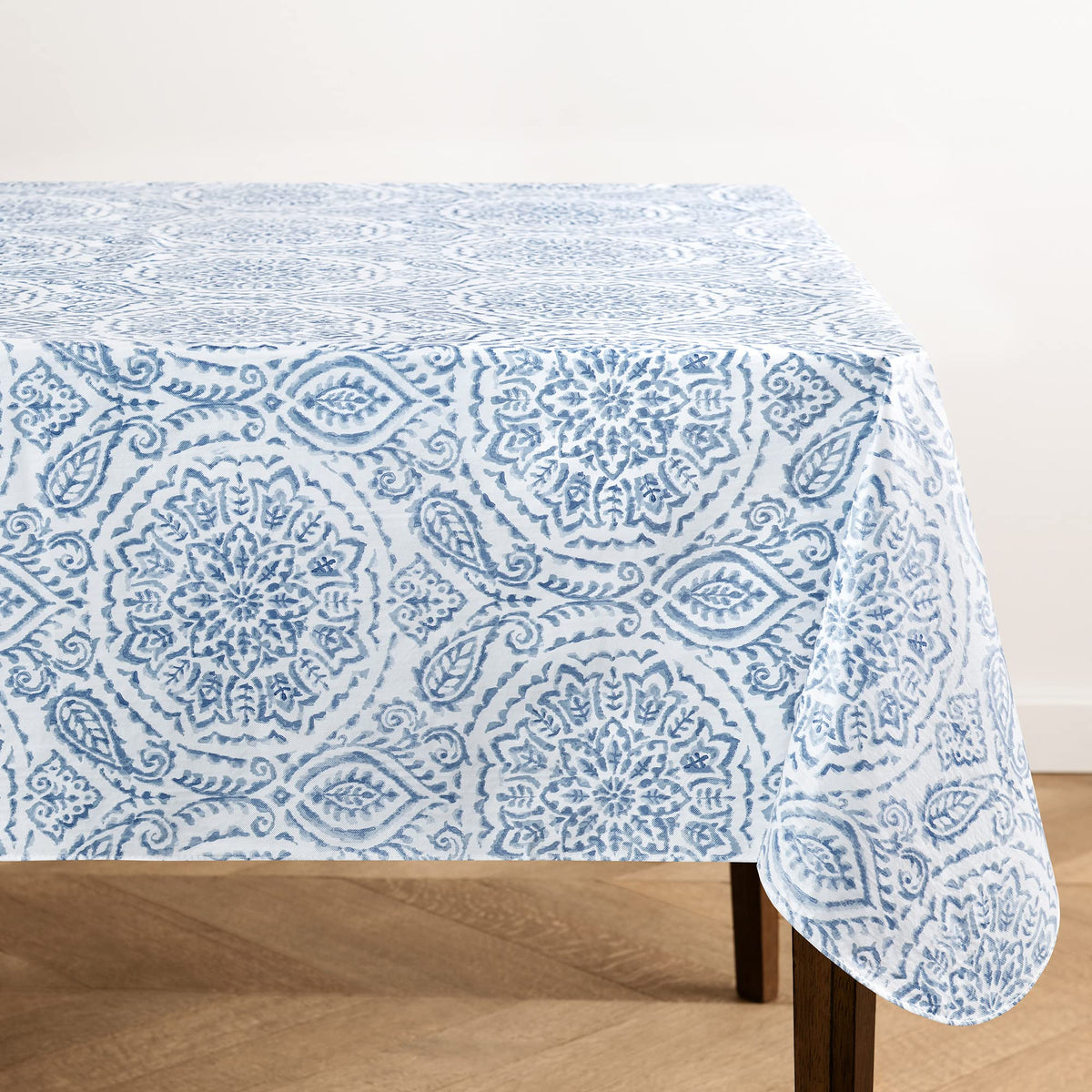 Elrene Savannah boho paisley tablecloth in blue, ideal for stylish indoor or outdoor gatherings.