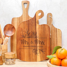 Elysirise Mr-Mrs cutting board — durable centerpiece for kitchen.