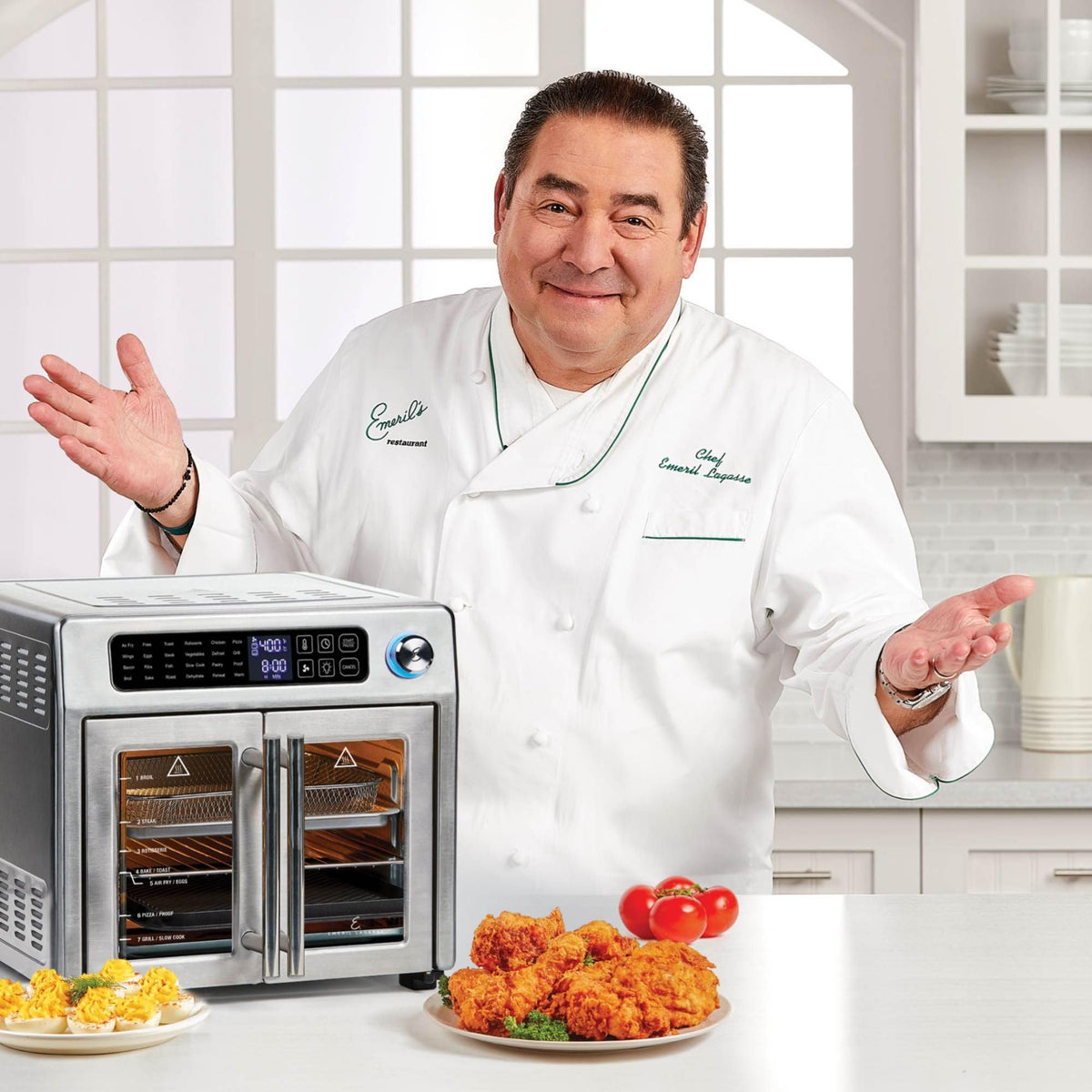 Emeril Lagasse interior light lets you monitor cooking progress