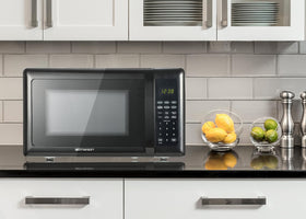 Emerson MW7302B six auto menus simplify common meals.
