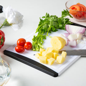 Empune cutting board set juice grooves capture liquids, reducing countertop mess during prep.