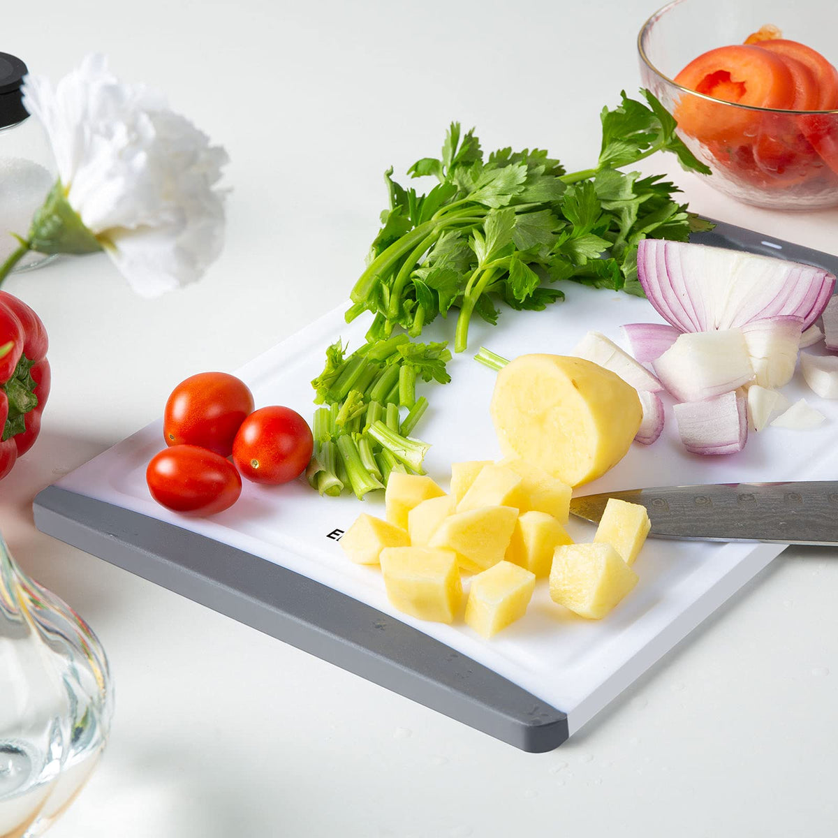 Empune gifting-ready cutting boards set offers a practical kitchen upgrade for homes.