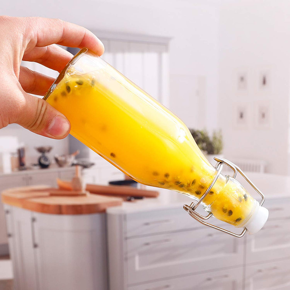 Encheng dishwasher-safe glass bottle for quick cleanup after use.