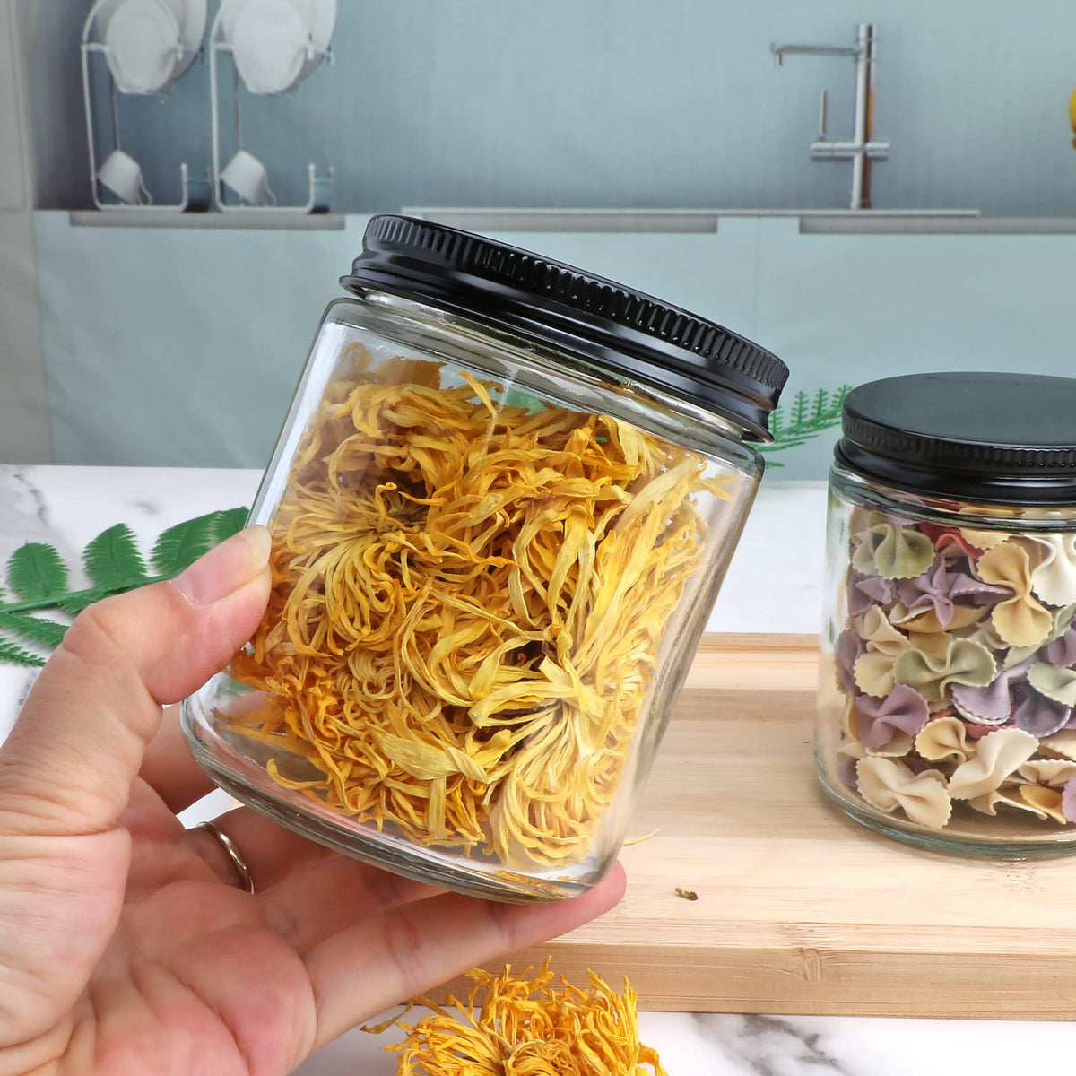 Encheng transparent jar enhances kitchen organization with modern design.