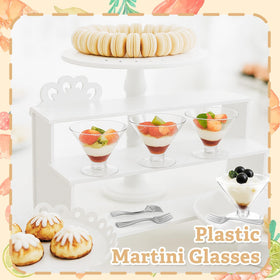 Entrirolly crystal-clear plastic material resists breakage during party service.