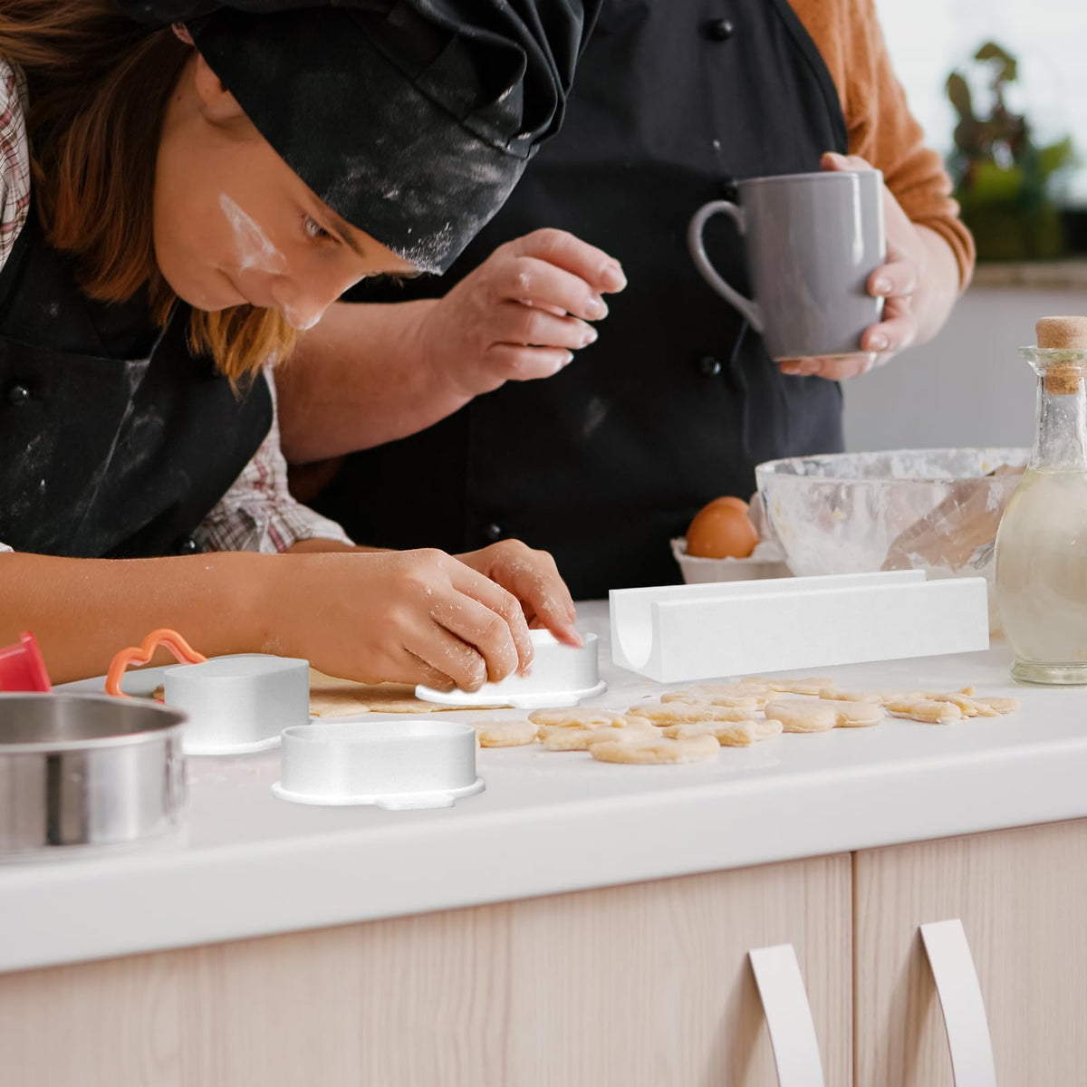 Entrirolly PLA-material molds ensure safe, home-baking use.