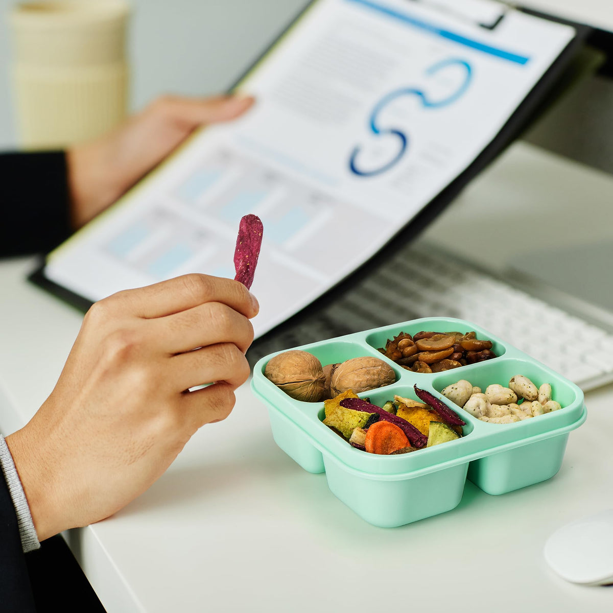 EONJOE Snackle Box BPA-free for safe storage.