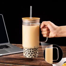 Erichbow heat- and cold-resistant cup for versatile temperature handling.