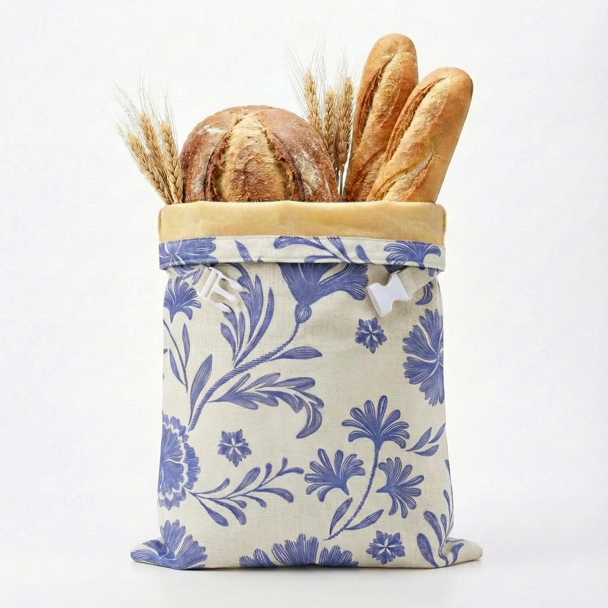 Eruidar bread bag ready for picnic use with fresh bread