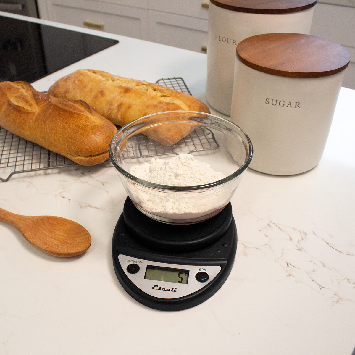 Escali Primo display reads in g and oz for flexible weighing