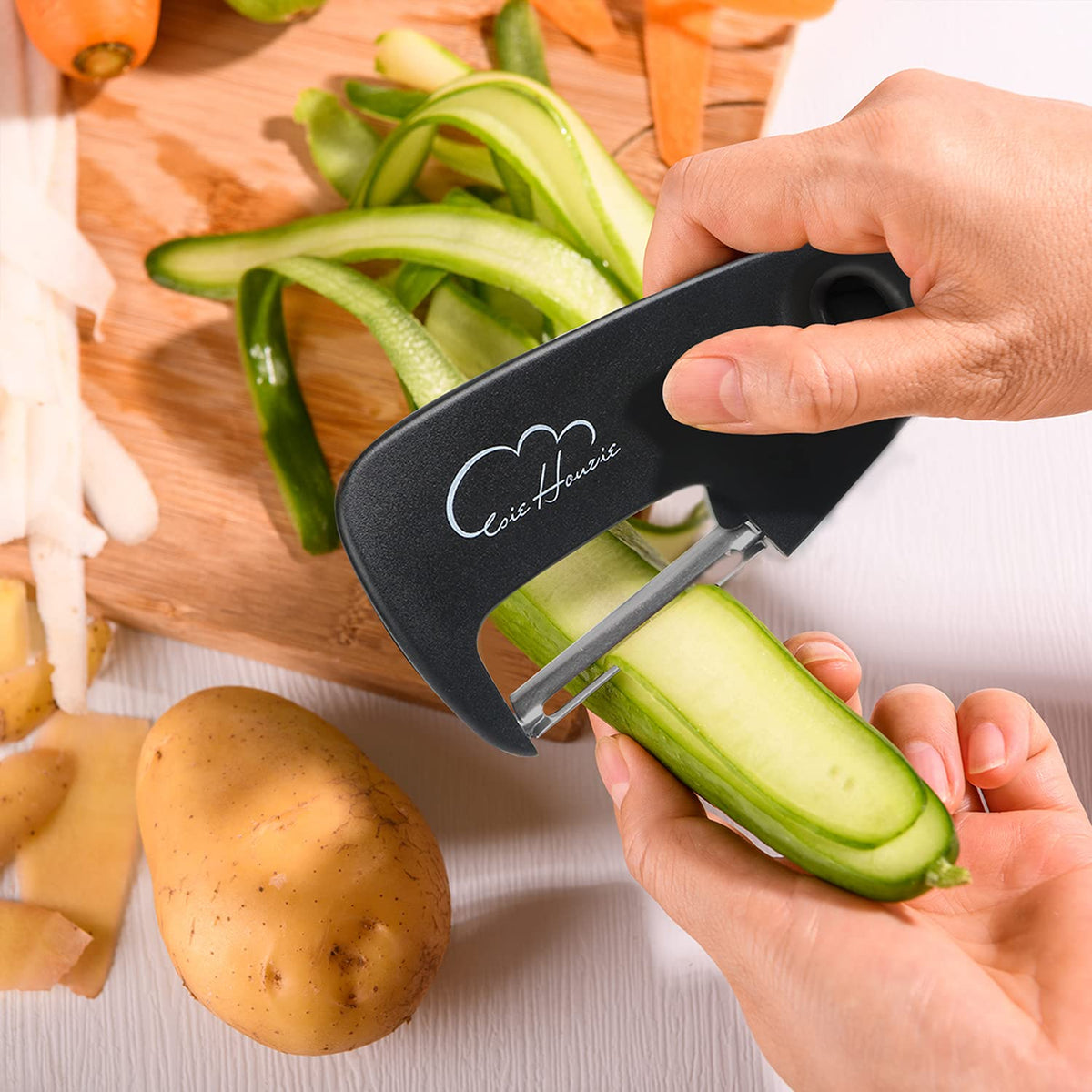 Esie Houzie garlic ginger grinder eases prep for sauces.