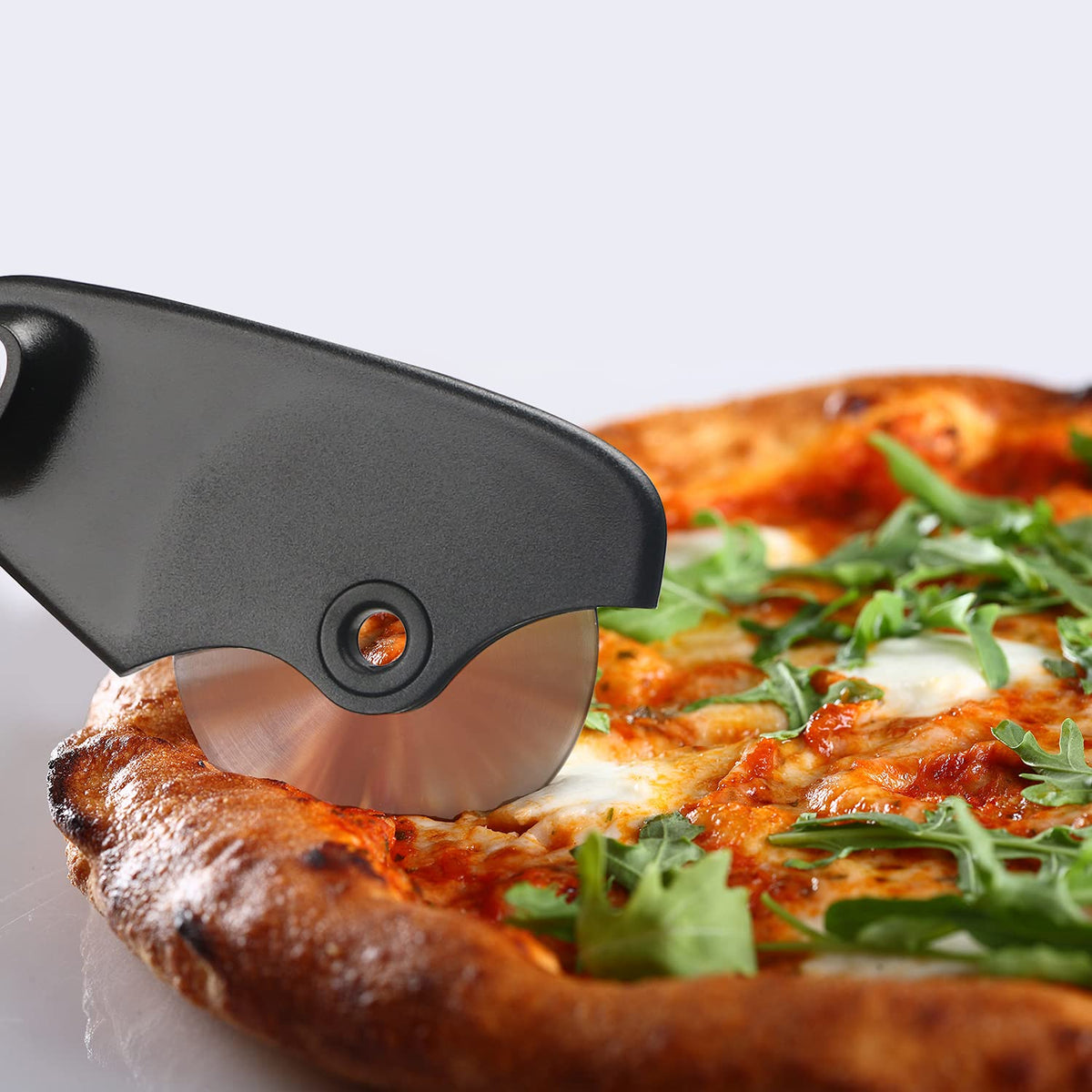 Esie Houzie pizza cutter cleanly slices pizzas and flatbreads.
