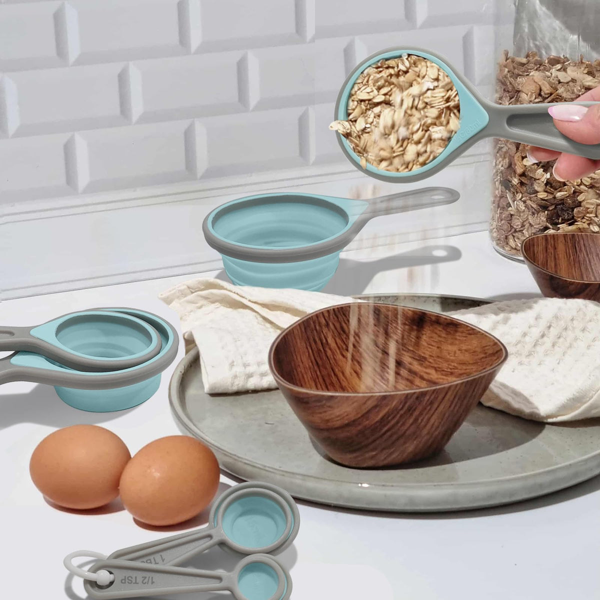 Esie Houzie locking rings keep measuring cups and spoons together.