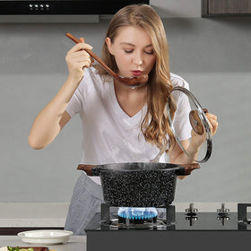Side view of ESLITE LIFE stock pot with lid showing granite finish for pasta.