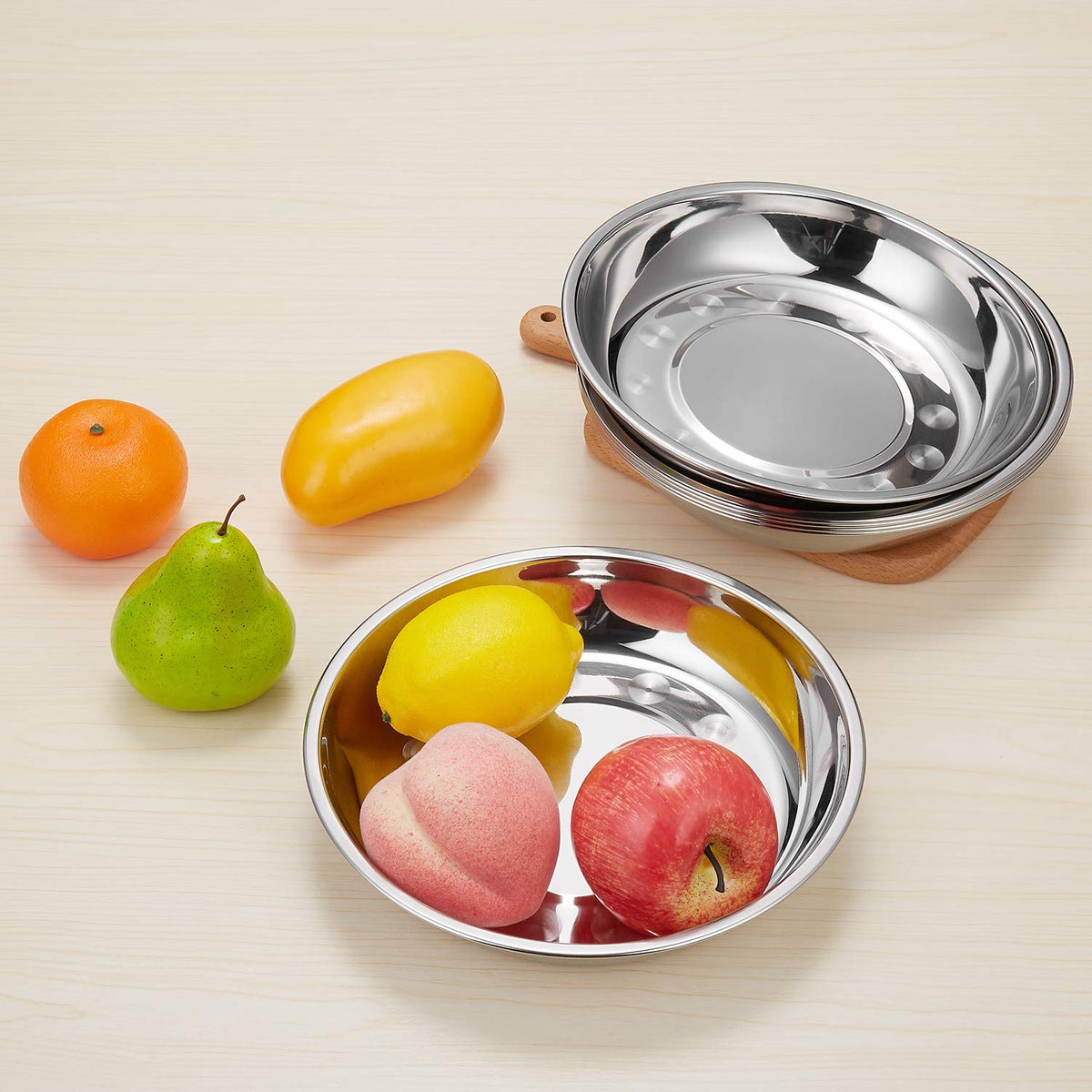 Eslite round plate with 1.5-inch height for balanced presentation.
