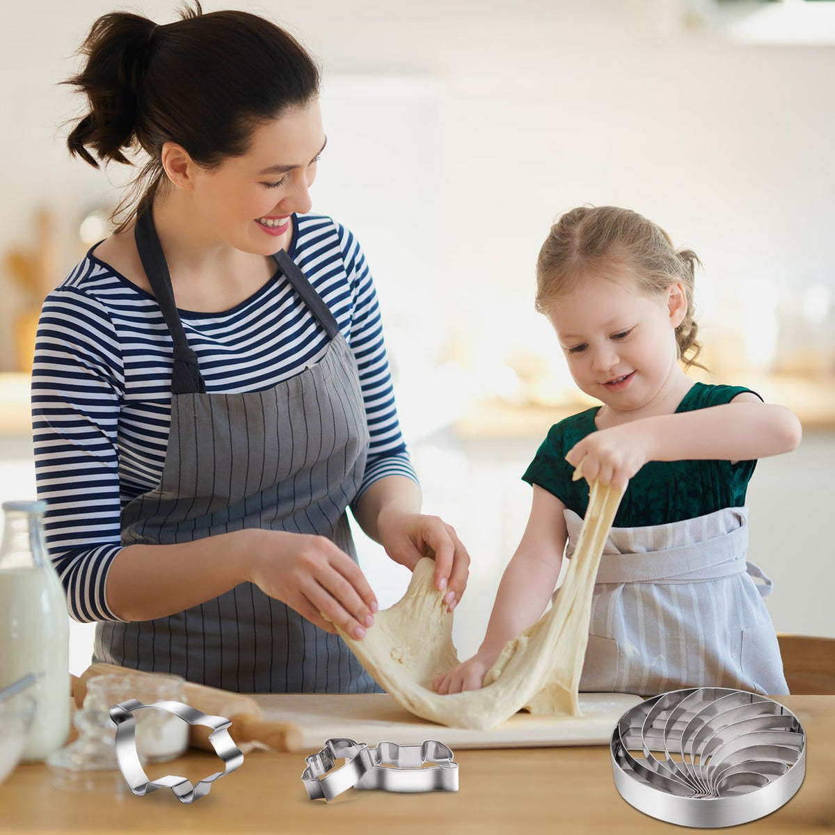 ESNOY Pan Dulce conchas bake evenly with this durable mold.
