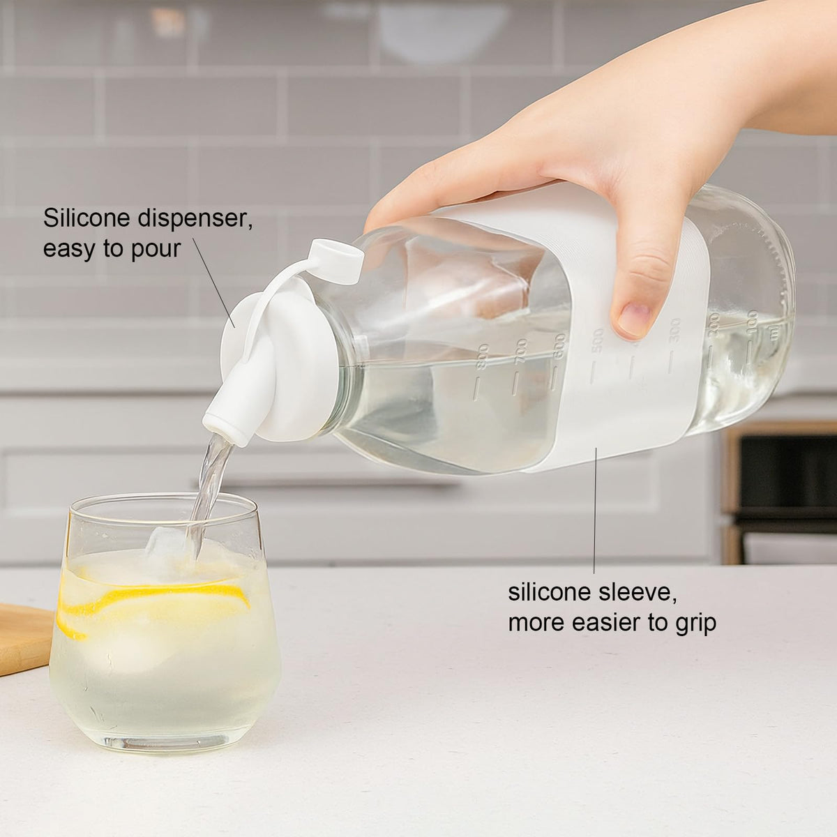 Essmilkee 32oz bottle with clear scale for easy liquid measurement.