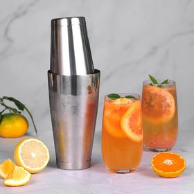 Etens gift-ready bartender set suitable for budding mixologists