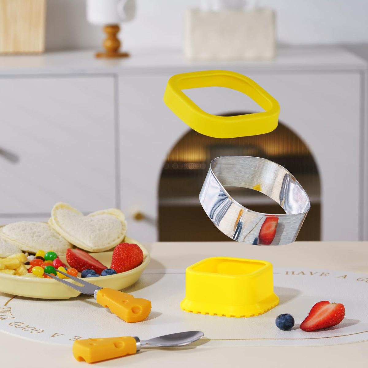 ETERSION fondant cutting tool for creative cake decorating.