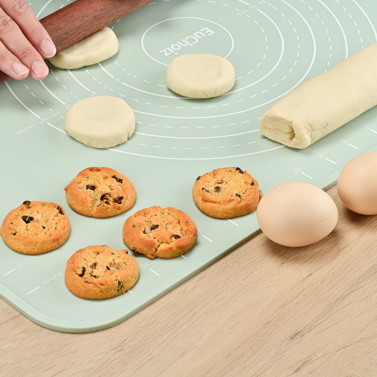 EuChoiz durable nonstick surface supports multiple baking projects without sticking