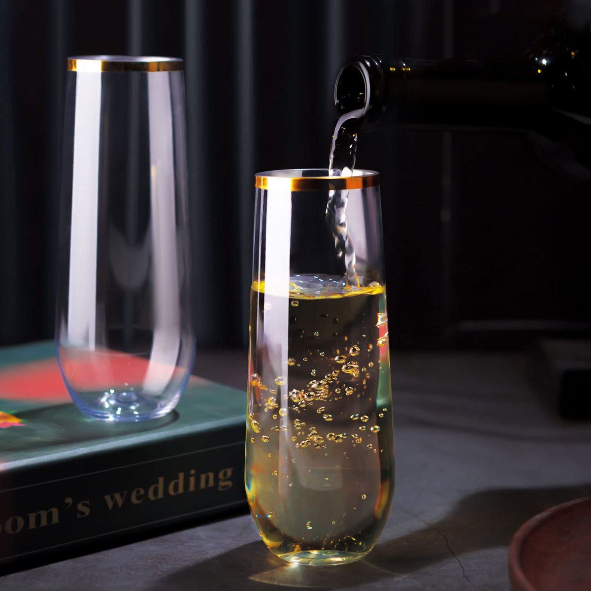 eventpartener 9-ounce clear plastic champagne glasses with shatterproof durability.