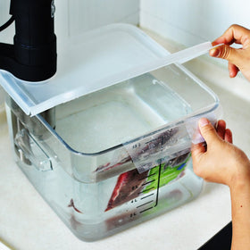 EVERIE top-rack dishwasher-safe lid simplifies cleanup after cooks.