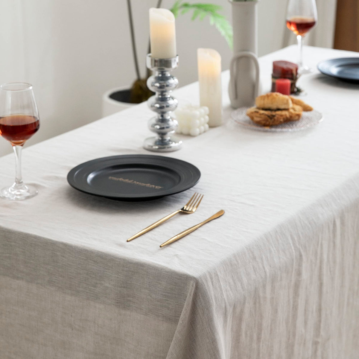 EVERLY linen tablecloth at a wedding table for versatile, sophisticated styling.