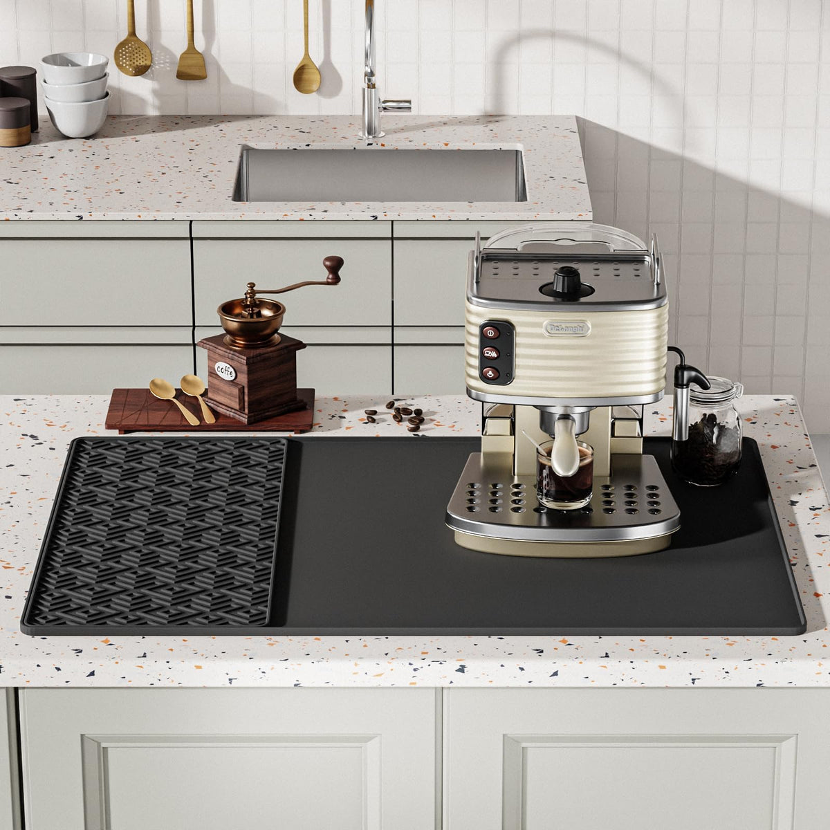EWX non-slip surface stabilizing espresso machine on the mat