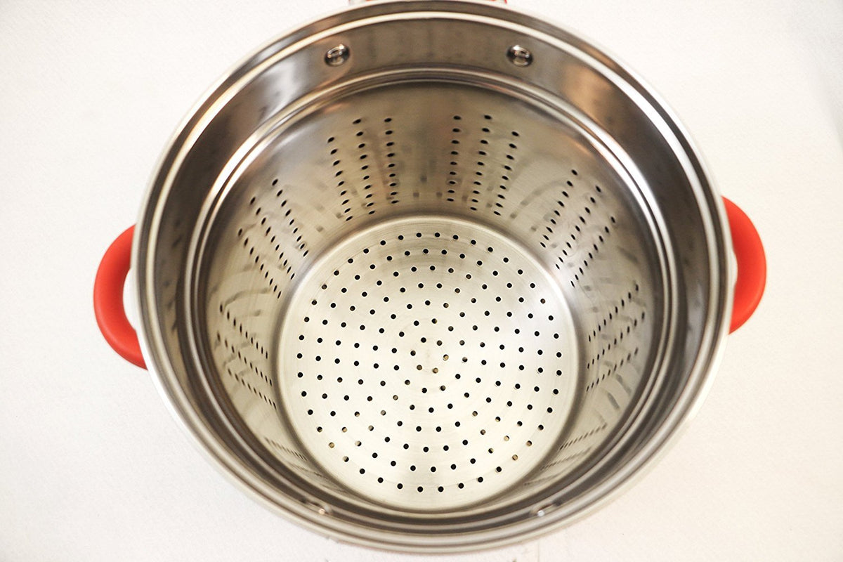 ExcelSteel 8 Qt pasta cooker with silicone handles for a safe grip when transferring.